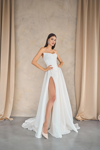 Chic bridal bustier showcasing corset-inspired structure, lace detailing, and a flattering hourglass fit for a refined wedding style.