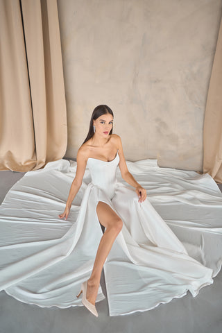 Modern strapless bustier with a sweetheart neckline and tailored silhouette, ideal for elegant weddings and bridal celebrations.