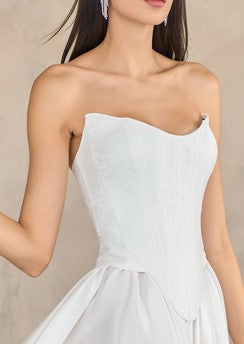 Sophisticated bridal bustier featuring a fitted design, sweetheart neckline, and intricate lace accents for timeless elegance.