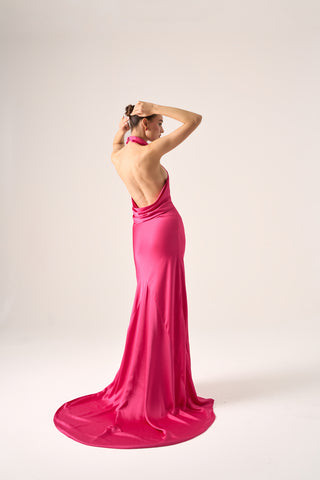 Elegant full-length dress with body-skimming fit and sleeveless design