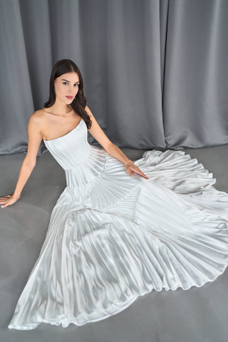 Structured boning enhances the shape of this luxurious strapless bridal bustier.