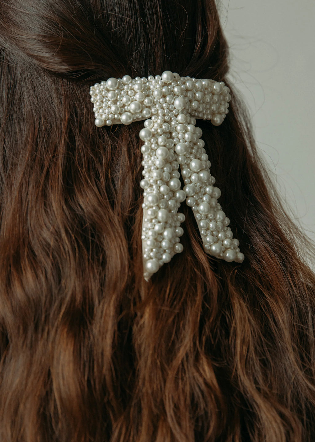 Emille  pink pearl hair bow — She's Parisian