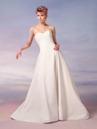 Viktor&Rolf couture mikado gown with strapless bodice, bespoke bow bustle, and artisanal craftsmanship for luxury brides