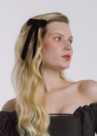 Model with Velvet Bow Barrette in Black – elegant barrette accentuating formal hairstyle