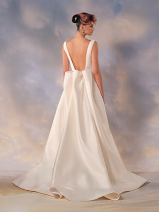 Viktor&Rolf luxury bridal gown featuring architectural boat neckline, artisanal Mikado tailoring, and couture Watteau-inspired sculptural back detailing