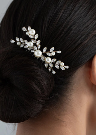 Designer wedding comb with organic crystal detailing and a flexible, seamless fit, perfect for high-fashion bridal and formal styling.