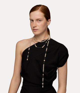 Female model styled in a casual outfit featuring the silver-tone Broken Pearl necklace for a relaxed look.