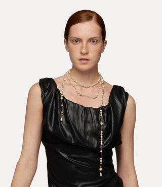 Full view of a female model showcasing the Broken Pearl necklace with a vintage-inspired design.