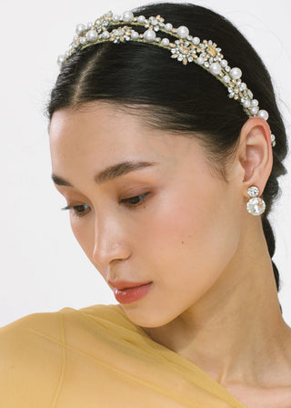 Side view of the Manon Headband highlighting its flexible design and luxurious pearl detailing.
