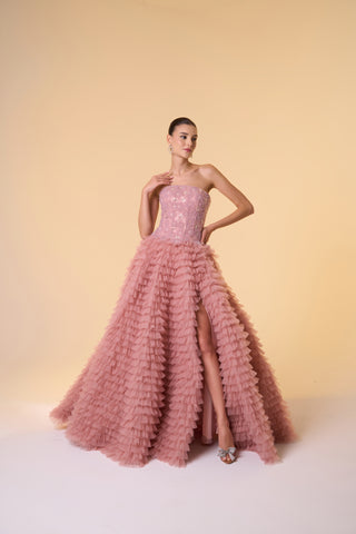 Luxurious sleeveless evening dress featuring a voluminous silhouette and delicate floral details for an enchanting look.