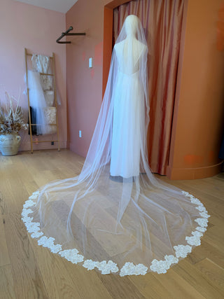 Cathedral Veil – Floral Lace Edge