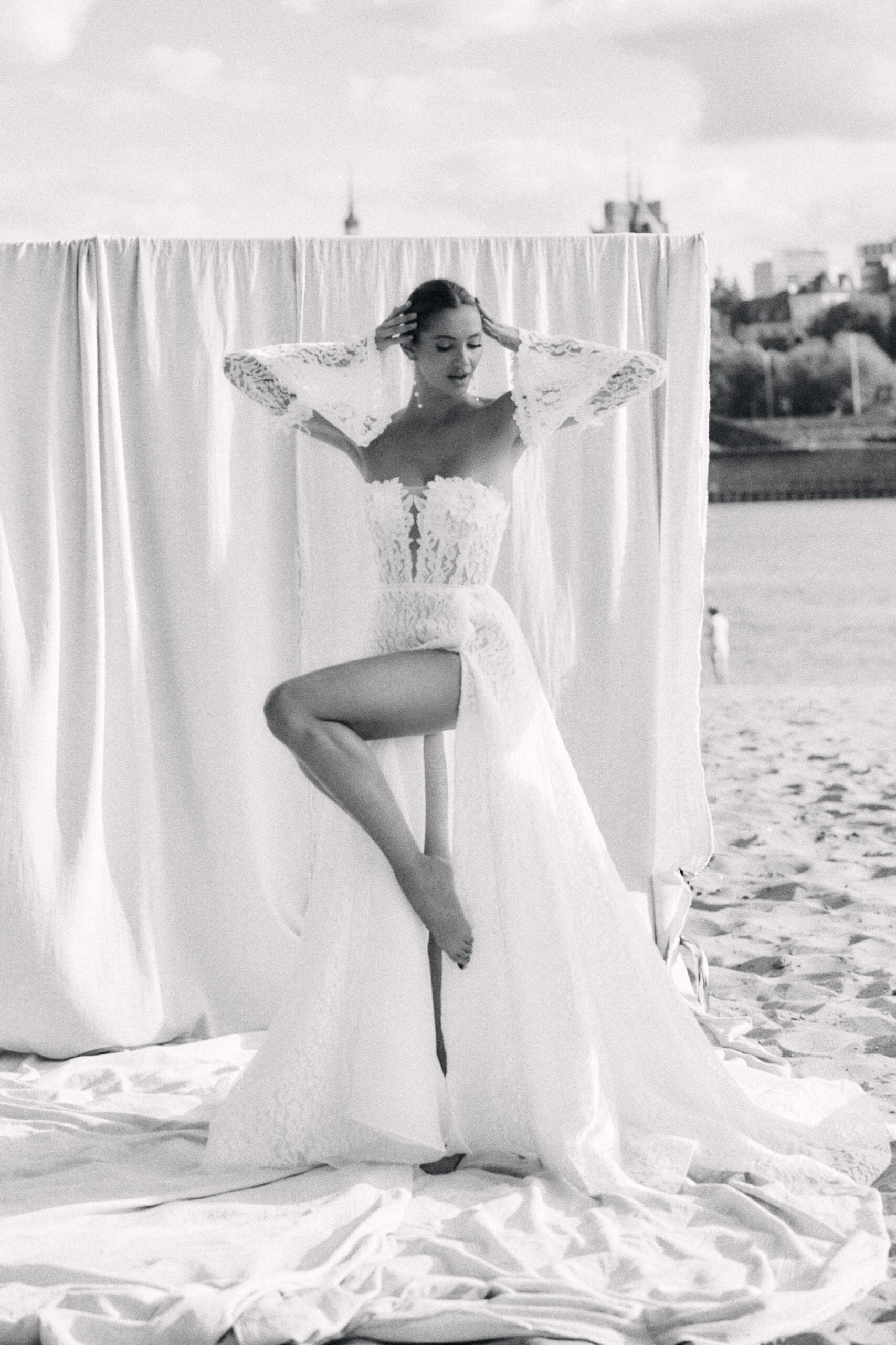 Mia Lavi 2642 Bridal Gown Couture Lace Wedding Dress Seattle Made to order / Ivory/Lace / EU 44 Mia Lavi 2642 Bridal Gown Couture Lace Wedding Dress Seattle Made to order / Ivory/Lace / EU 44