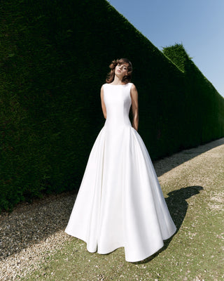 Viktor&Rolf couture wedding gown in mikado, showcasing artisanal craftsmanship, bespoke tailoring, and luxury design heritage